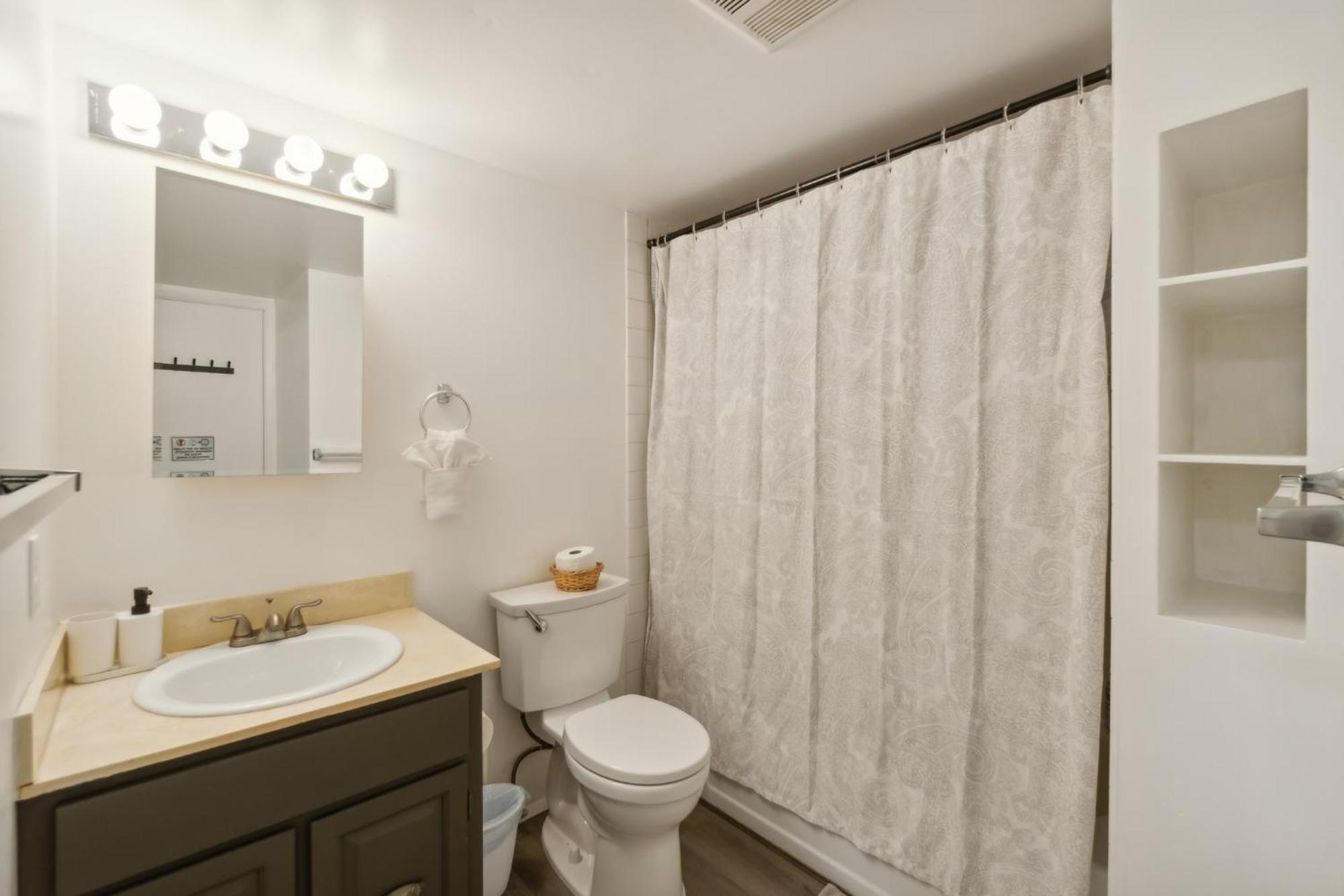 Central Bellevue Retreat מראה חיצוני תמונה