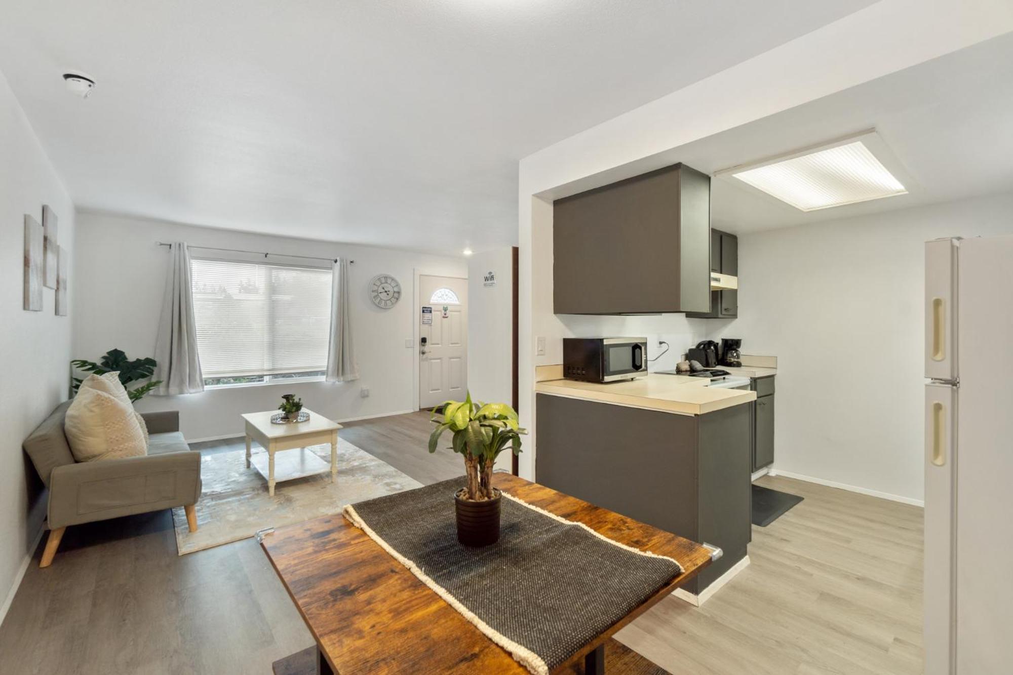 Central Bellevue Retreat מראה חיצוני תמונה