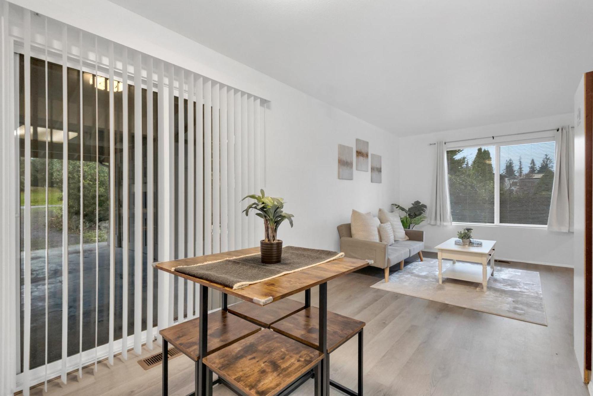Central Bellevue Retreat מראה חיצוני תמונה